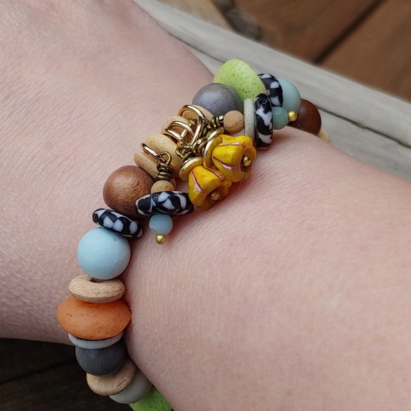 SALE!! "Floral my World" Essential Oil Diffuser Bracelet Issabeau Jewelry - Picture 5 of 9